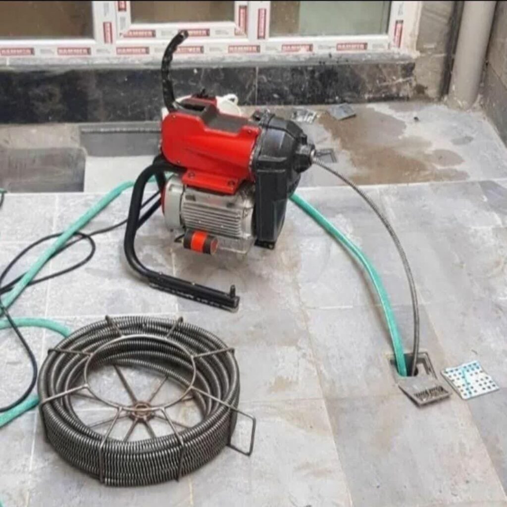 پاکسازی مسیر گرفتگی لوله حیاط و تراس